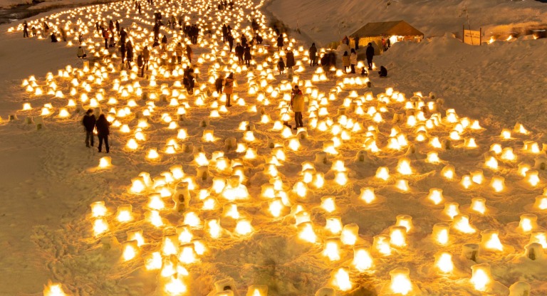 横手かまくらのミニかまくら