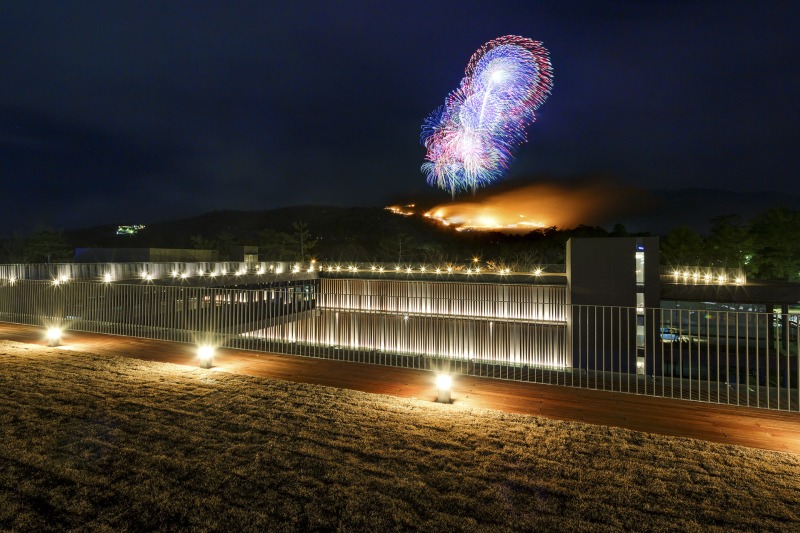 若草山焼きバスターミナル屋上