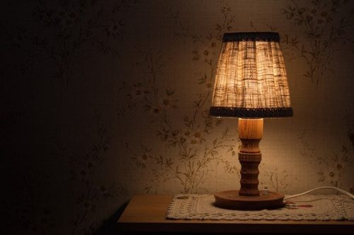 寝室のランプ