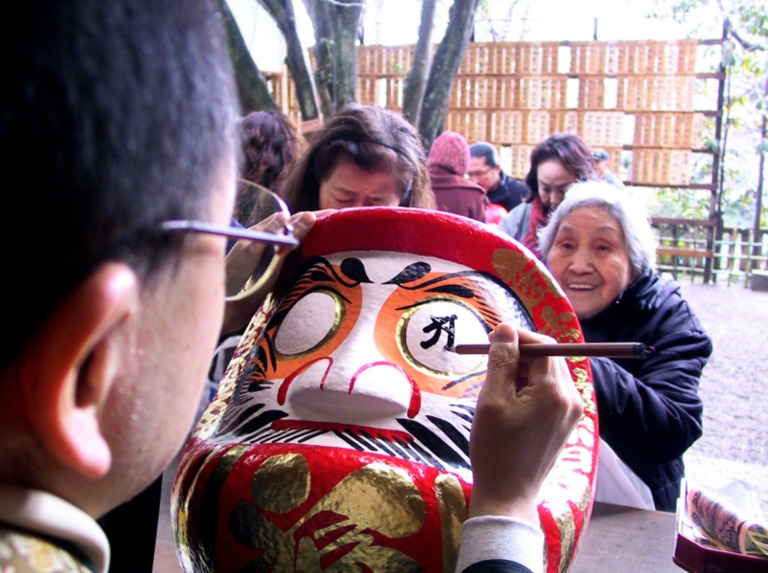 深大寺だるま市の開眼