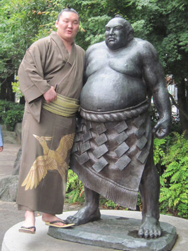 白鵬と谷風梶之助像