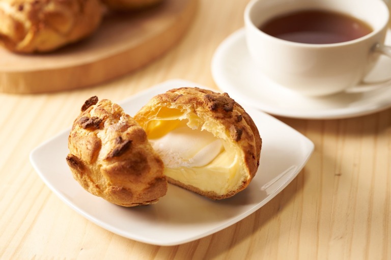 シュークリームと紅茶